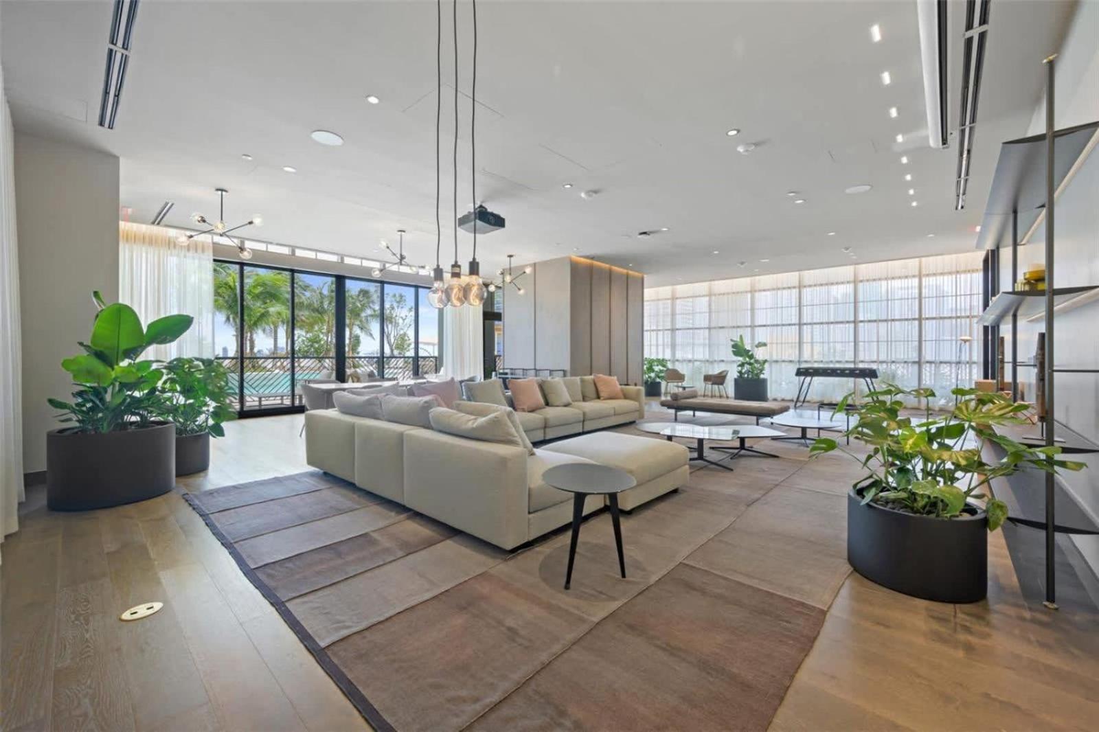 Luxury 2 Bedrooms Balcony Pool & Gym Appartamento *