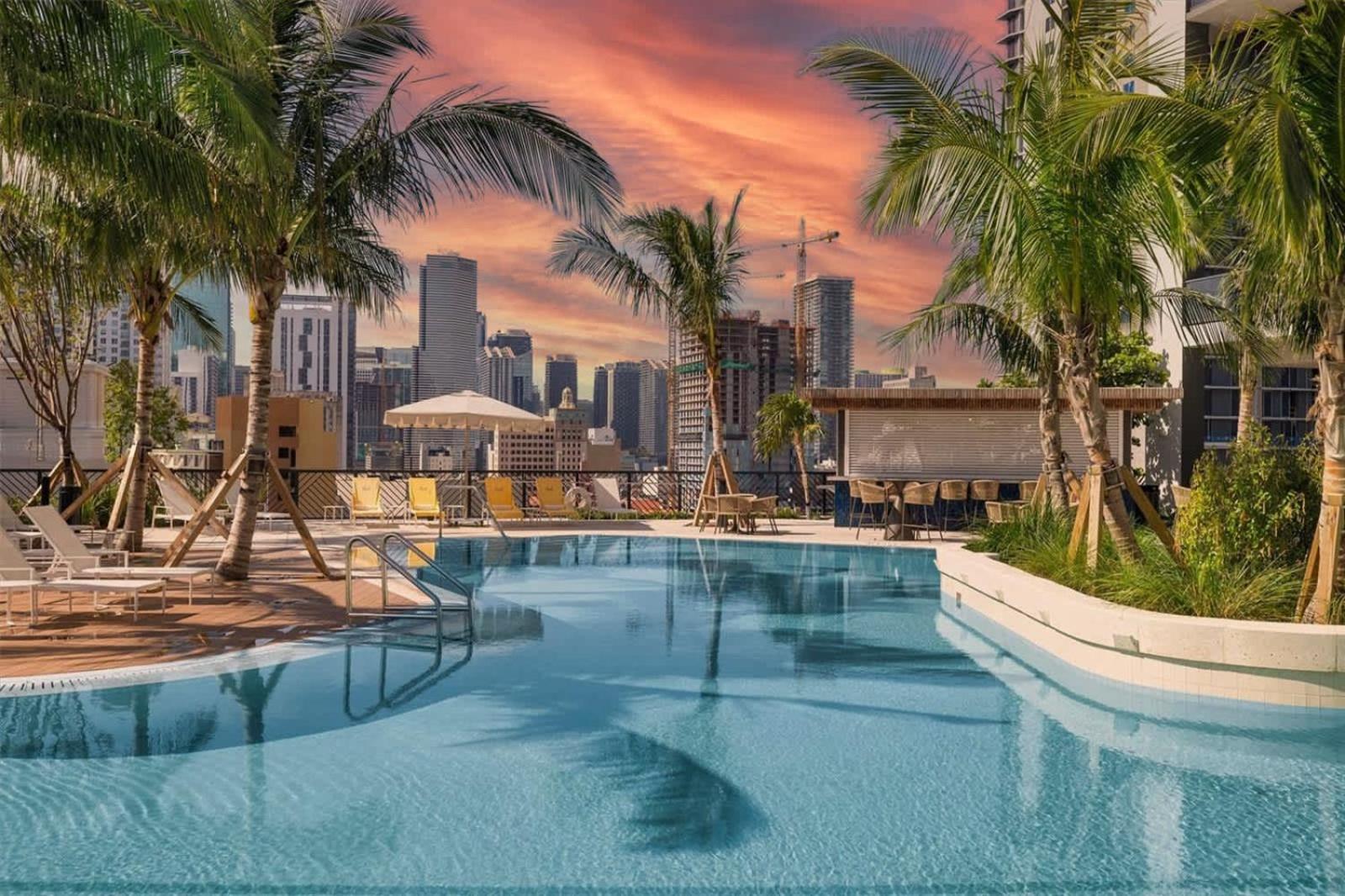 Luxury 2 Bedrooms Balcony Pool & Gym Appartamento *